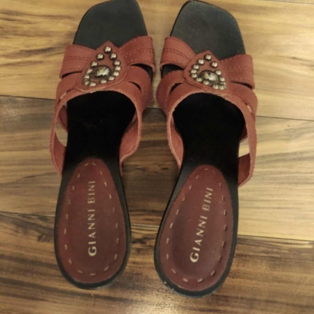 Gianni Bini leather wedges with silver hardware - Picture 7 of 9